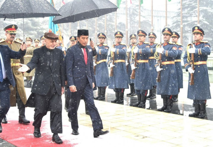 Deg-degan Jokowi saat Tiba di Afghanistan