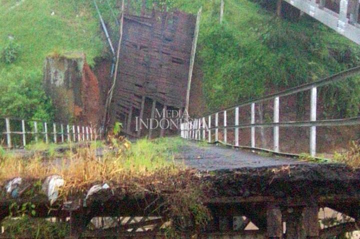 Jembatan Bersejarah Berumur 106 Tahun Roboh
