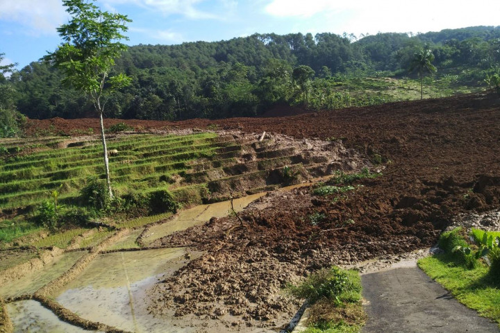 Pencarian 15 Korban Hilang Terkendala Tanah Labil