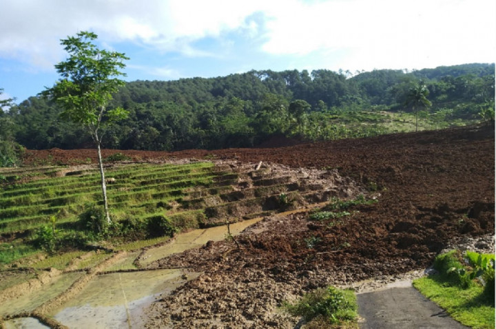 Relawan Khawatirkan Tanah masih Bergerak di Area Longsor