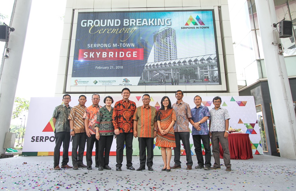 Pembangunan Sky Bridge apartemen Serpong M-Town ditandai dengan pengeboran tiang pertama pada Rabu, 21 Februari 2018 (Foto:Dok)