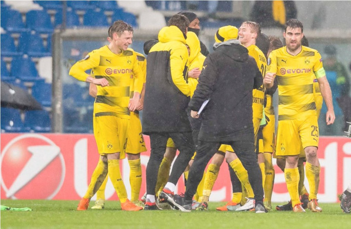 Gol Telat Schmelzer Bawa Borussia Dortmund ke Babak 16 Besar