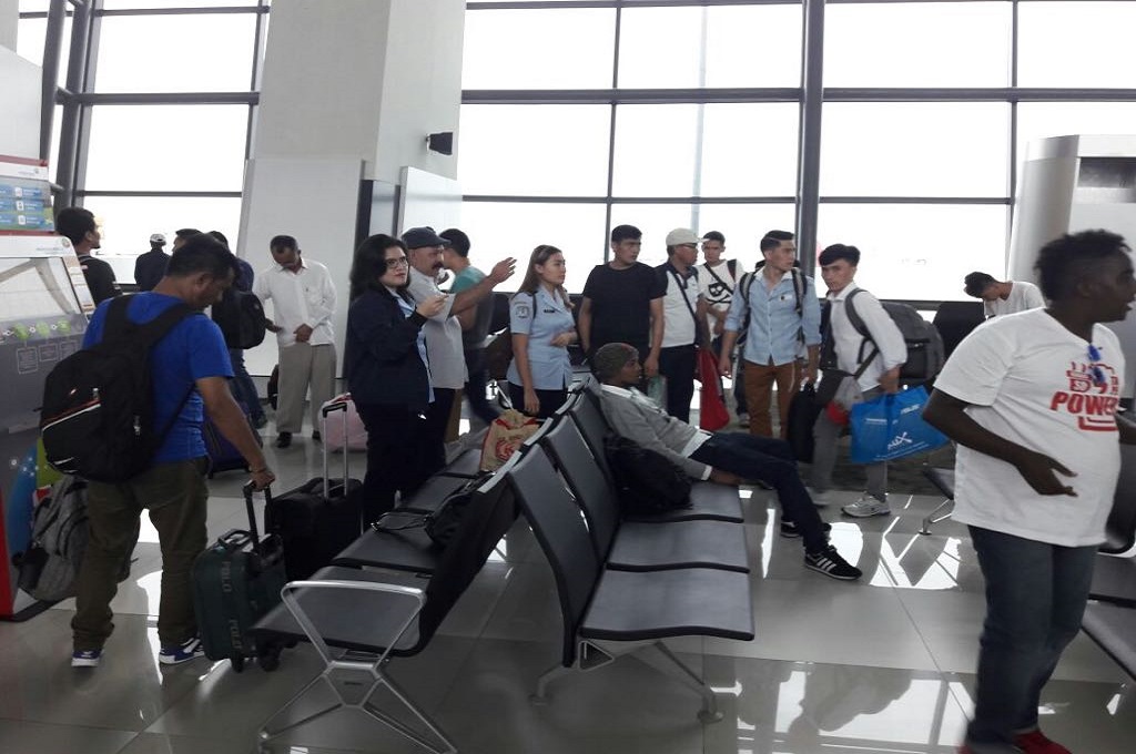 Para pengungsi dari Afganistan, Pakistan dan Somalia dipindahkan secara bertahap dari Rudenim Manado ke CH Hermes, Tanjung Pinang, Riau, Medcom.id - Mulyadi