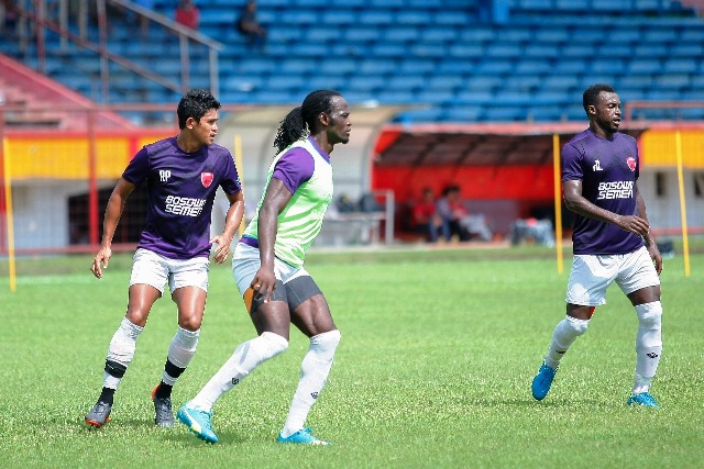 Stoper Naturalisasi asal Kamerun Jalani Tes di PSM