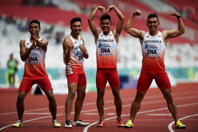 Tim estafet putra Indonesia (Foto: Antara/Sigid Kurniawan)