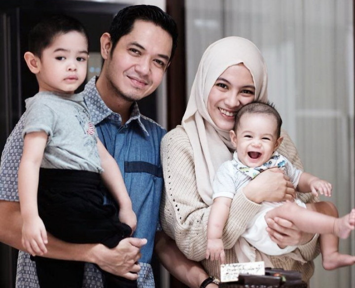 Kiat Dude Harlino dan Alyssa Soebandono Menjaga Keharmonisan Keluarga