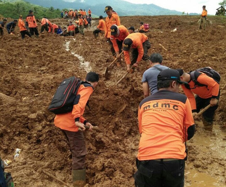 Longsor dan Banjir Terjang Sejumlah Wilayah Indonesia
