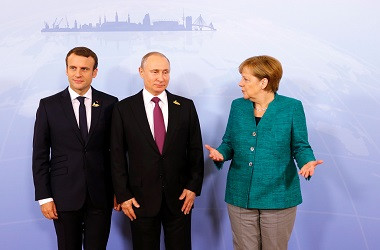 Macron dan Merkel akan Bicarakan Suriah dengan Putin
