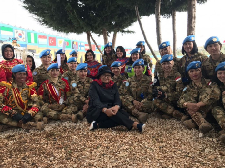 Pasukan Peacekeeper Perempuan Indonesia Sambut Menlu RI di Lebanon