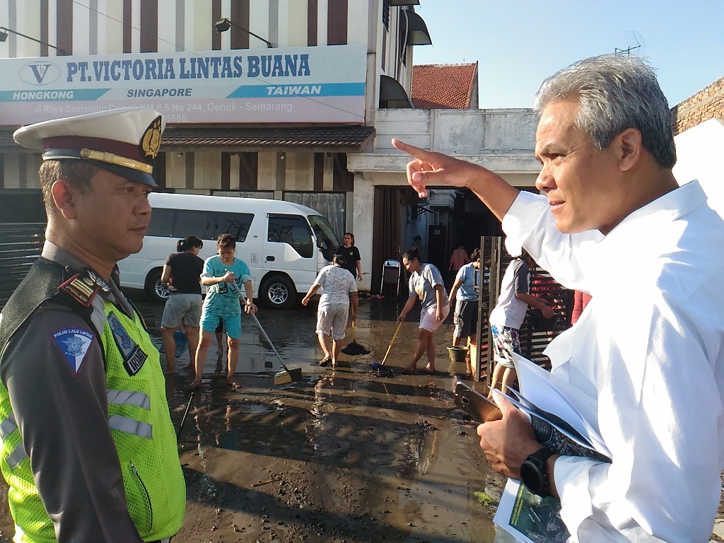 Ganjar Optimistis 5 Pompa Bisa Sedot Banjir di Semarang