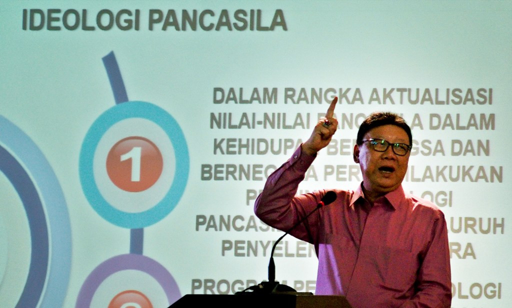 Mendagri Tjahjo Kumolo dalam seminar nasional di Semarang, Jawa Tengah. Foto: Antara/R Rekotomo.