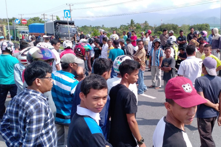 Ribuan Warga Padang Blokade Jalan Bypass karena Masalah Tanah