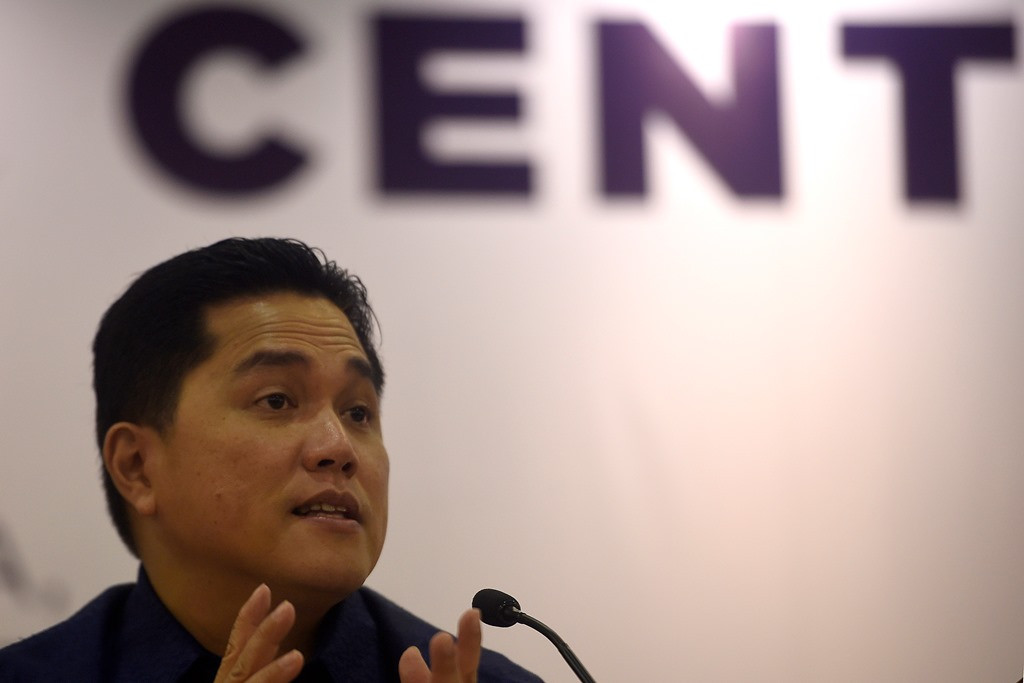 Ketua Pelaksana Asian Games 2018 (INASGOC) Erick Thohir memberikan keterangan pers terkait penyelenggaraan 18th Asian Games Invitation Tournament di Main Press Center, Jakarta, Jumat (9/2). ANTARA FOTO/Sigid Kurniawan