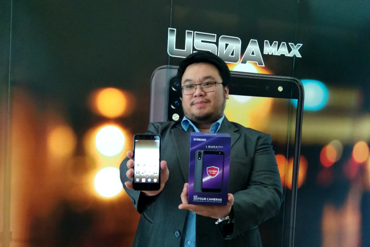 Evercoss U50A Max, Ponsel 4 Kamera Murah dan Tahan Banting