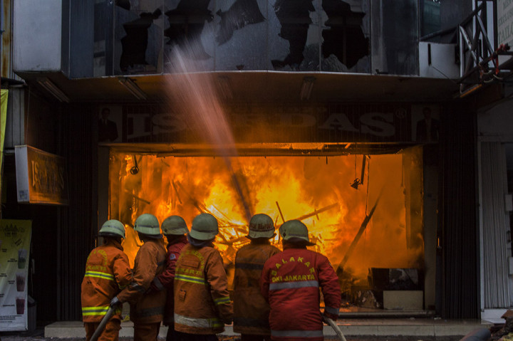 Kebakaran di Pasar Baru, Puluhan Mobil Damkar Dikerahkan