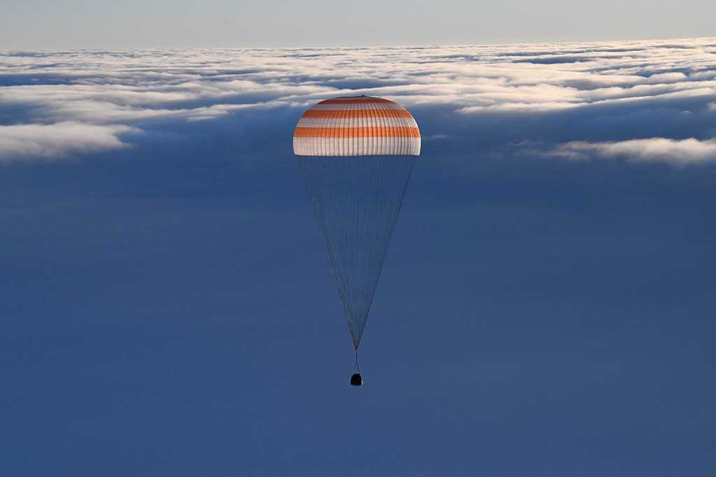 Tiga Antariksawan Kembali ke Bumi dari ISS