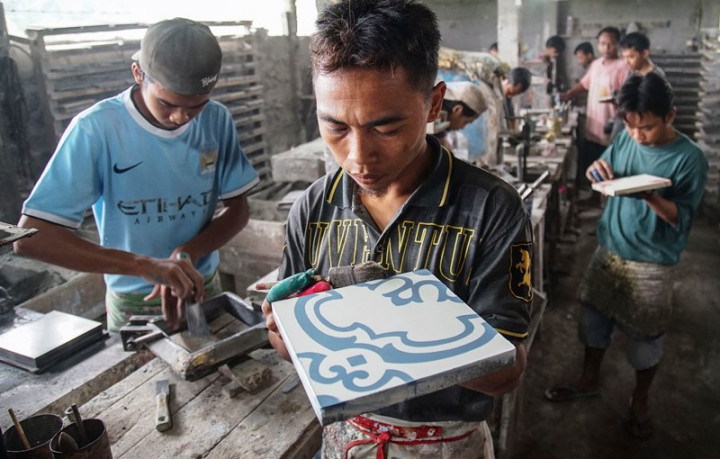 Bea Masuk dan Harga Gas Pukul Industri Keramik