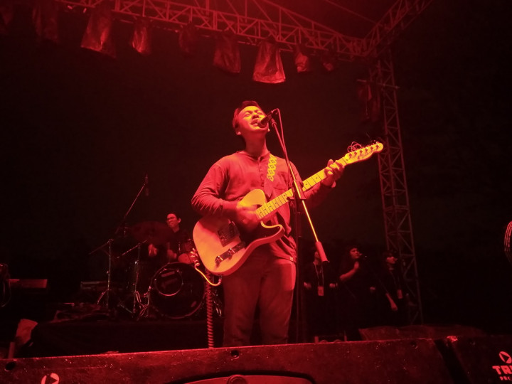 Hujan Iringi Penampilan Efek Rumah Kaca di Depok Bisa Dikonserkan