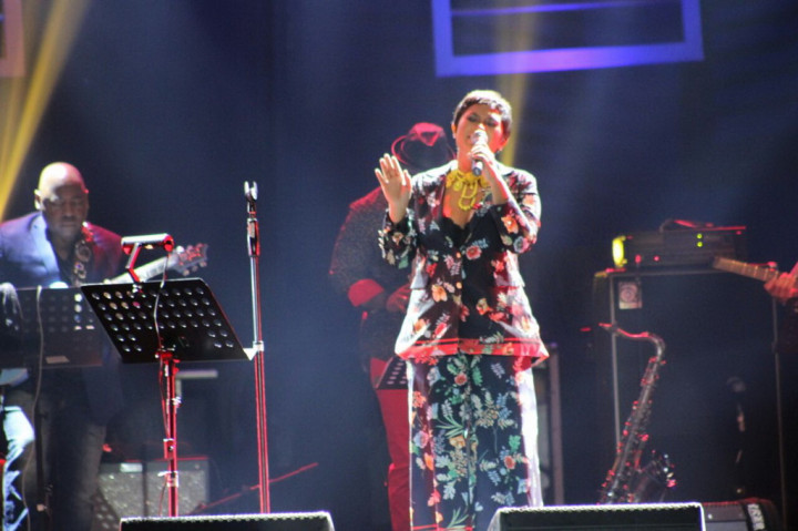 Dira Sugandi Ajari Funk Mason Jar Lagu Nasional