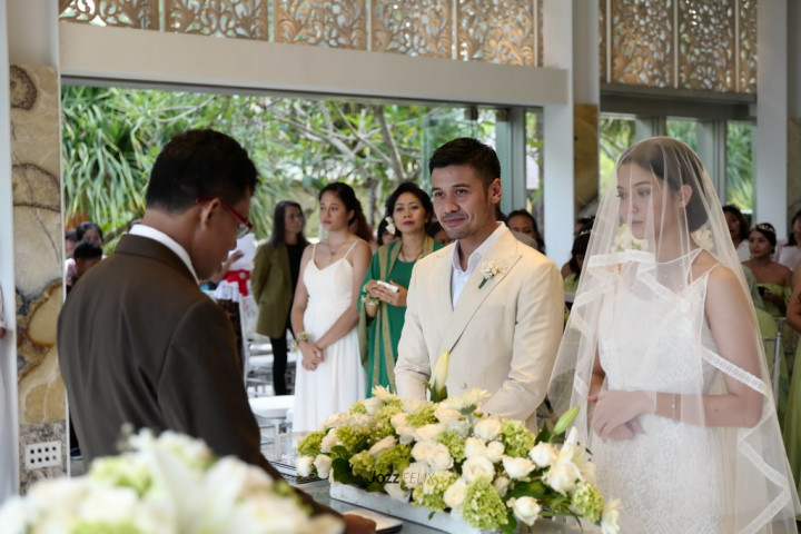 Foto-Foto Eksklusif Pernikahan Chicco Jerikho dan Putri Marino