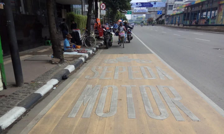 Aturan Jalur Khusus Motor Dinilai Perlu Perbaikan