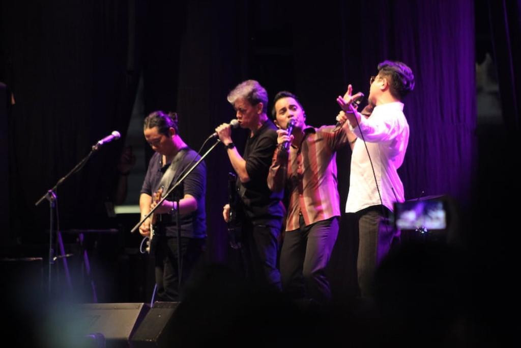 Fariz RM bersama Capung, Fatur, dan Danny Java Jive di panggung Java Jazz Festival 2018 (Medcom.id/Purba)