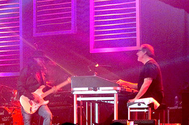 Kolaborasi Lintas Genre antara Gugun Blues Shelter dan Tony Monaco