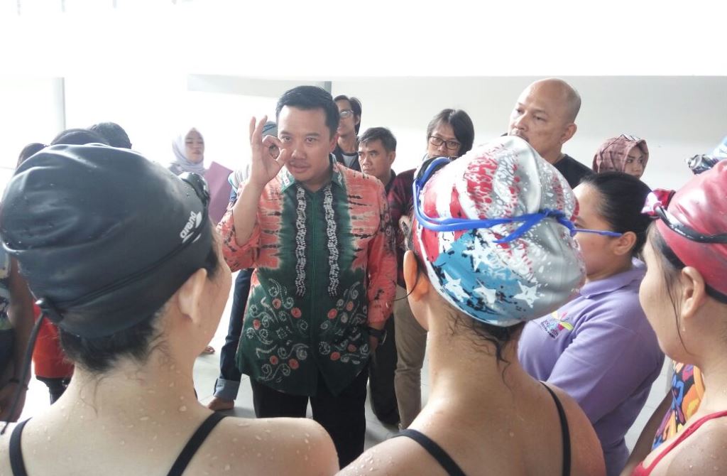 Menpora Imam Nahrawi meninjau pelatnas polo air dan renang indah Indonesia di Komplek Gelora Bung Karno (GBK), Jakarta, Selasa, 6 Maret 2018 (Foto:Anggi Tondi Martaon)