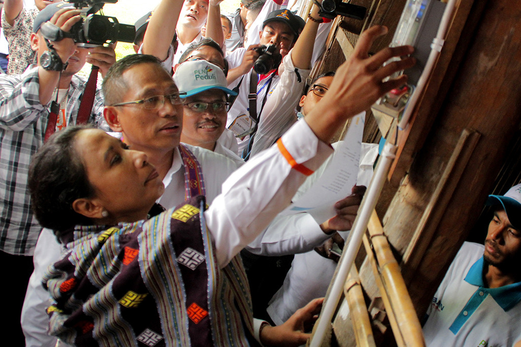 Kunjungi Kupang, Menteri BUMN Pastikan Listrik untuk Masyarakat Aman
