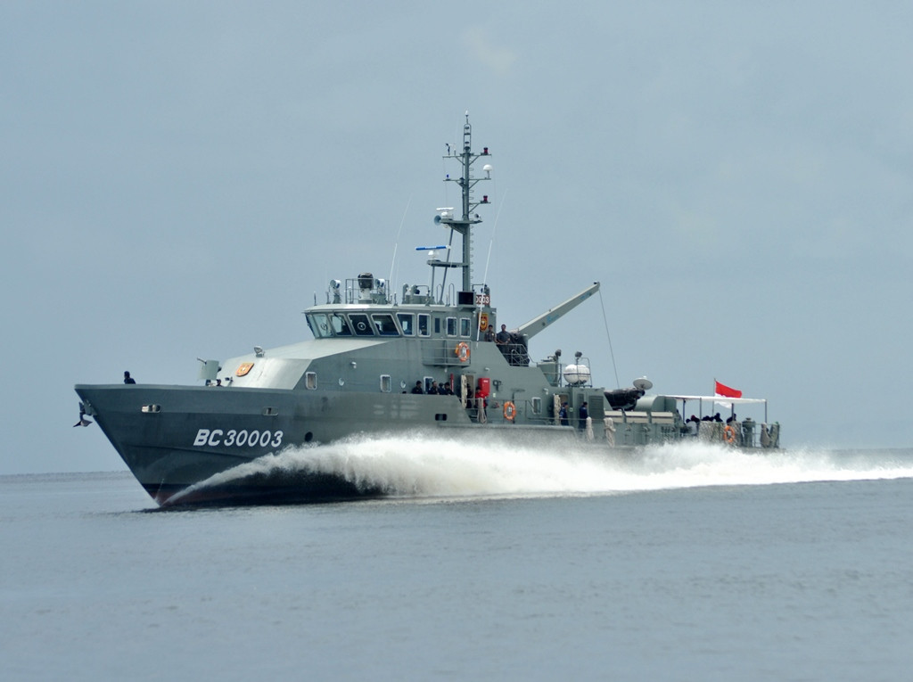 Kapal Patroli Direktorat Jenderal (Dirjen) Bea dan Cukai, BC 30003, melintas di Perairan Sungai Kapuas. (ANT/Jessica Wuysang)