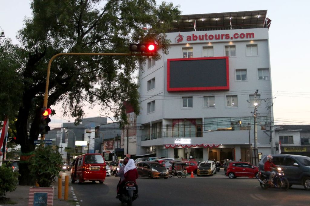 Kantor pusat Abu Tours di Makassar