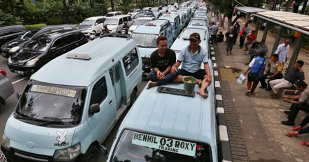 Sopir angkot Tanah Abang/MI/Ramdani