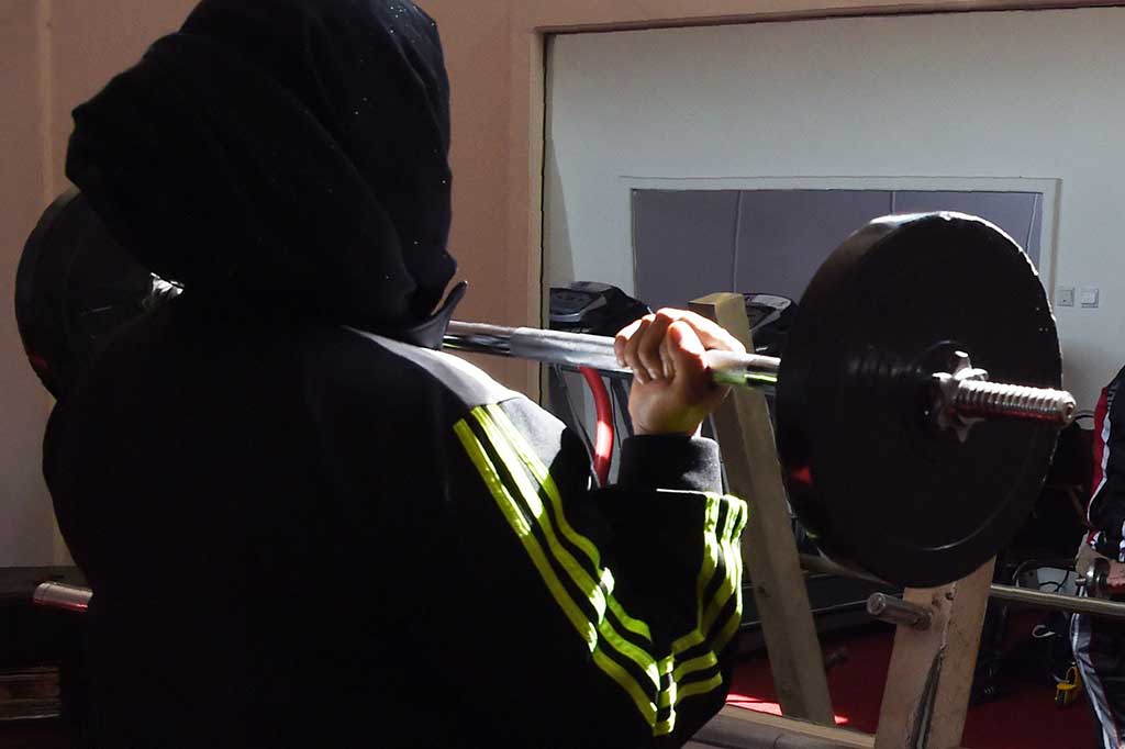 Angkat Ekonomi dengan Angkat Besi