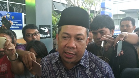 Wakil Ketua DPR Fahri Hamzah saat melaporkan Presiden PKS Sohibul Iman ke Polda Metro Jaya. Foto: Medcom.id/Deny Irwanto.