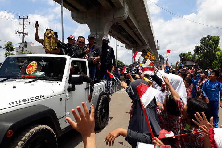 Ribuan Suporter Sriwijaya Ramaikan Pawai Piala Gubernur Kaltim