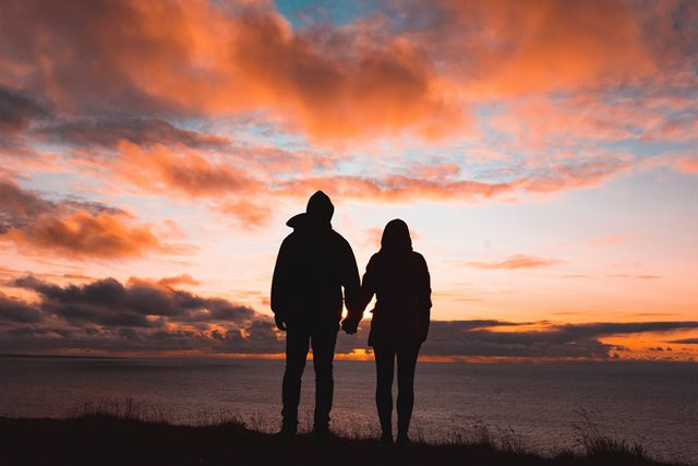 Sebuah studi dari Kanada menemukan bahwa orang altruis cenderung lebih aktif secara seksual. (Foto: Alex Iby/Unsplash.com)