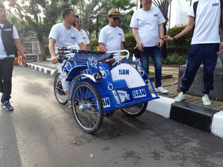 Pemprov DKI Terima Sumbangan <i>Prototype</i> Becak Listrik