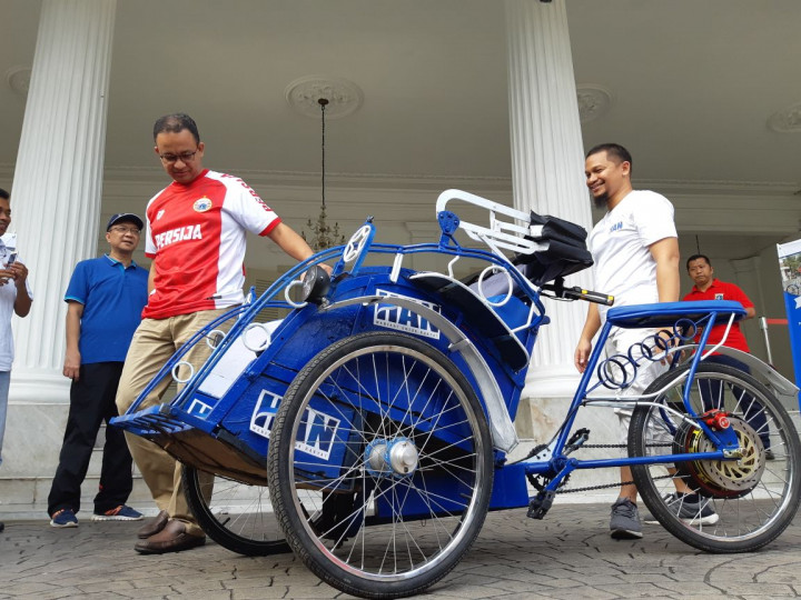 Anies Apresiasi Becak Listrik Pemberian Hanafi