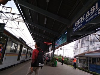 Sistem Ganjil Genap Tingkatkan Jumlah Penumpang Stasiun Bekasi