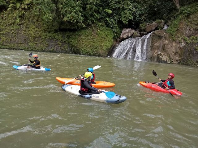 <i>Kayaking,</i> Gaya Traveling Antimainstream