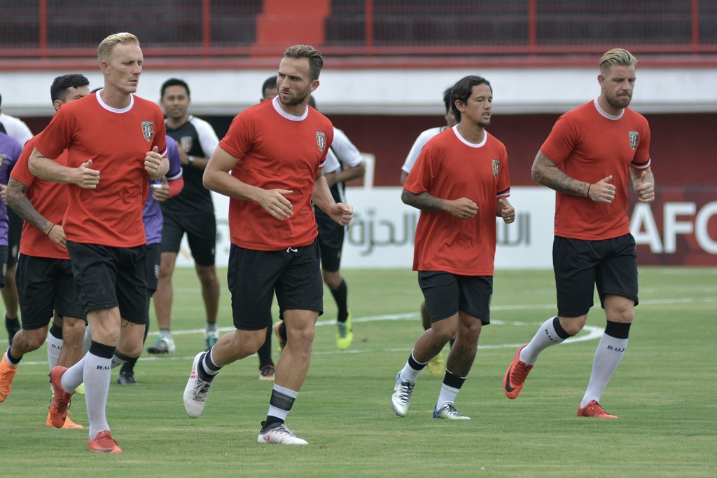 Suasana latihan para pemain Bali United (ANTARA FOTO/Fikri Yusuf)