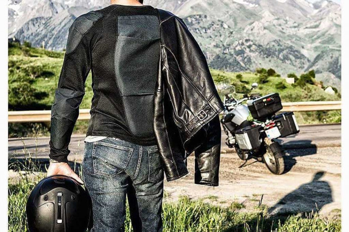 <i>Base Layer</i>, Solusi Lain Pelindung Tubuh <i>Bikers</i>