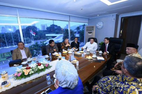 Ketua DPR Bambang Soesatyo memimpin rapat dengan pimpinan alat