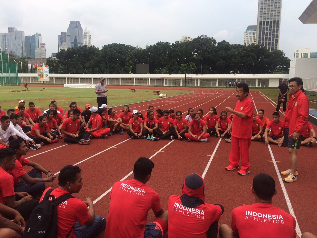 Ketum PB PASI Bob Hasan saat memberikan wejangan kepada atlet-atlet atletik Indonesia di Stadion Madya, Senayan (Foto: medcom.id/Monica Felicitas Gracia)