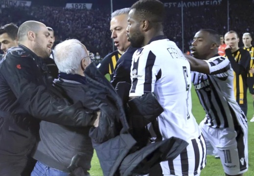 Masuk Lapangan Bawa Pistol, Presiden Klub Yunani Akhirnya Minta Maaf