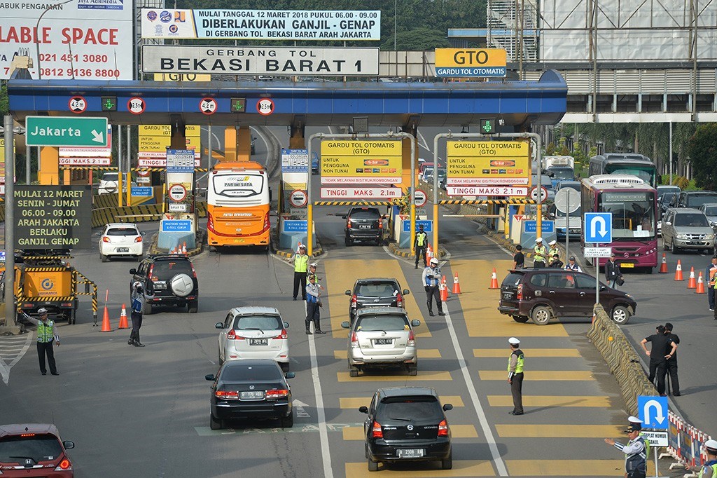 Pengendara Pilih Lewat Tol  Bekasi Sebelum Jam  Ganjil  Genap  