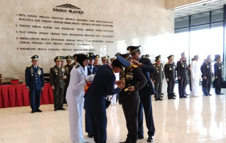 Kapolri Terima Penghargaan dari Panglima TNI