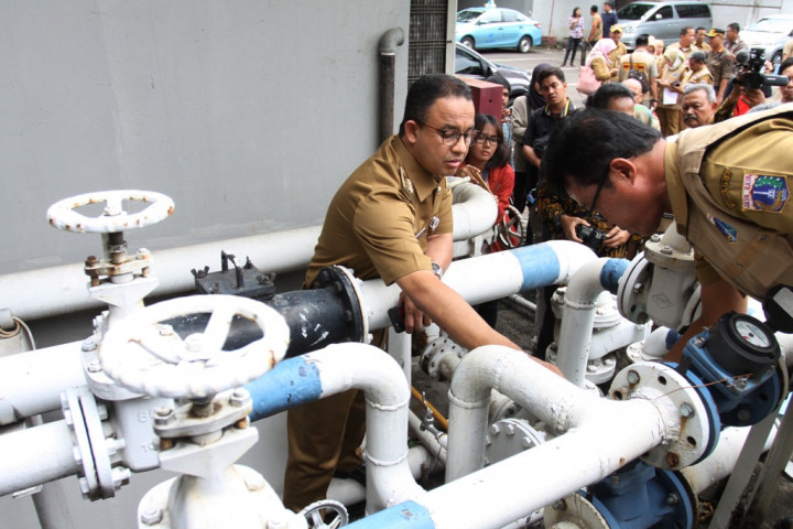 Anies Buru Pengelola Gedung Tinggi Penyedot Air