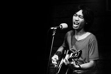 Mengapa Lagu Ciptaan Eross “Sheila on 7” Kerap Menunjukkan Inferioritas dalam Percintaan?