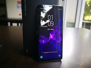 Membedah Isi Kotak Smartphone Premium, Samsung Galaxy S9